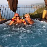 Bed & Breakfast Roomantic & Piscina Idromassaggio 4*