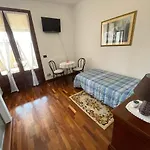 Roomantic & Piscina Idromassaggio Bed & Breakfast 4*