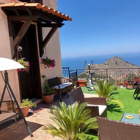 Roomantic&piscina Idromassaggio Bed & Breakfast Cefalù