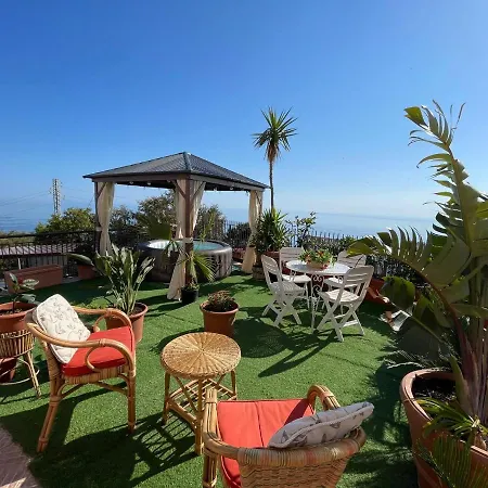 Roomantic & Piscina Idromassaggio לינה וארוחת בוקר צ'פאלו