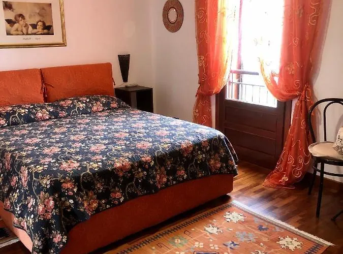 Roomantic & Piscina Idromassaggio לינה וארוחת בוקר צ'פאלו