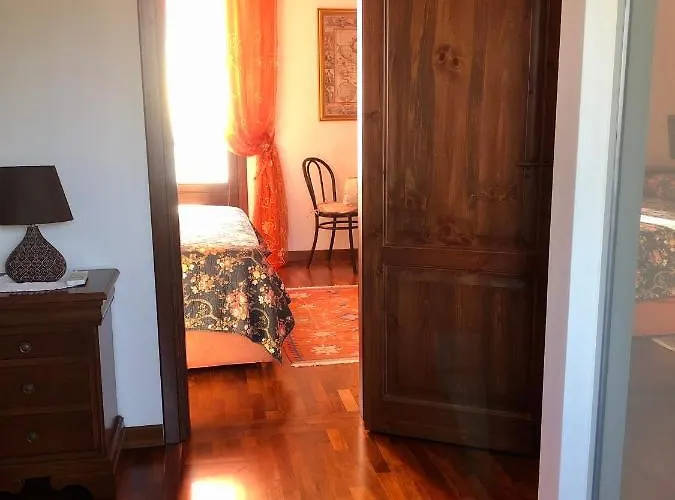 Roomantic & Piscina Idromassaggio לינה וארוחת בוקר