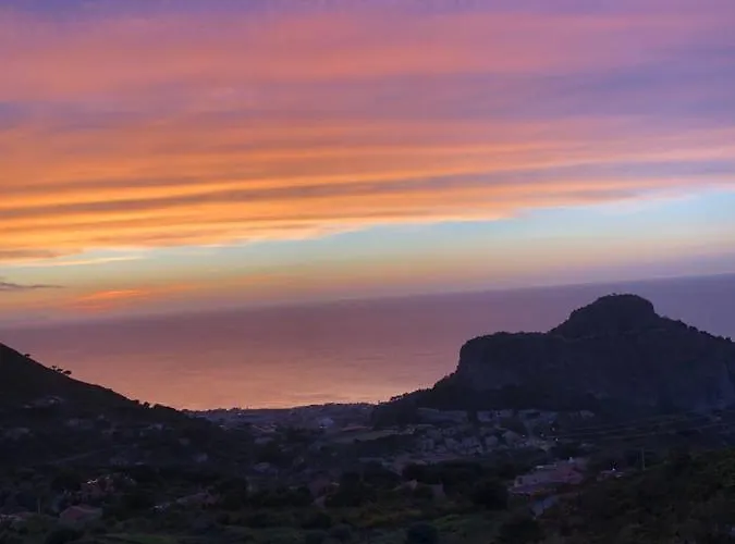 Roomantic & Piscina Idromassaggio צ'פאלו