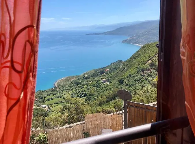 Roomantic & Piscina Idromassaggio לינה וארוחת בוקר 4*