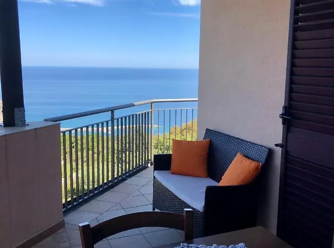 Roomantic & Piscina Idromassaggio צ'פאלו