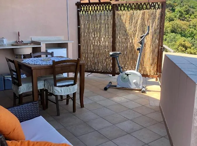 Roomantic & Piscina Idromassaggio לינה וארוחת בוקר צ'פאלו