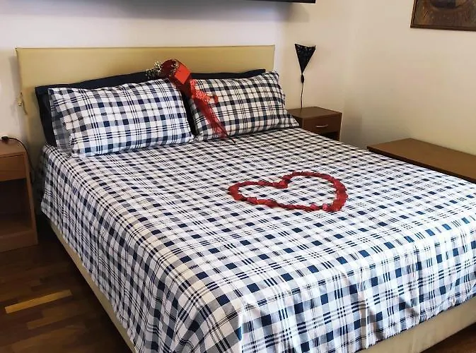 לינה וארוחת בוקר Roomantic & Piscina Idromassaggio