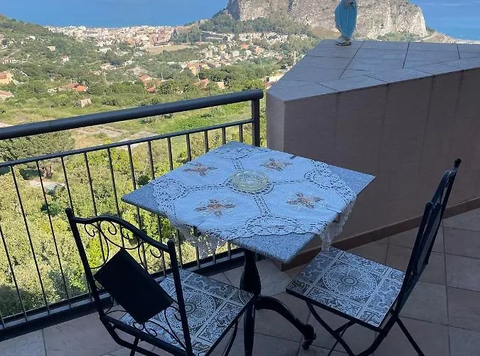 Roomantic & Piscina Idromassaggio לינה וארוחת בוקר צ'פאלו