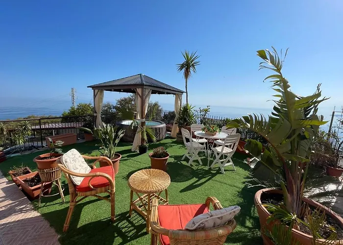 Roomantic & Piscina Idromassaggio לינה וארוחת בוקר צ'פאלו