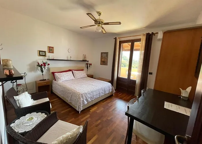 Roomantic & Piscina Idromassaggio לינה וארוחת בוקר 4*