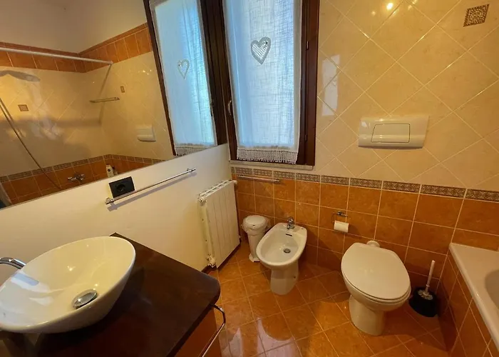 Roomantic & Piscina Idromassaggio 4* צ'פאלו