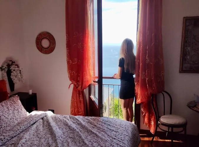 Roomantic & Piscina Idromassaggio לינה וארוחת בוקר צ'פאלו