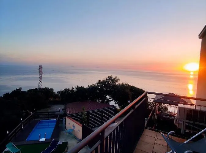 לינה וארוחת בוקר Roomantic & Piscina Idromassaggio