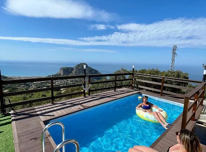 לינה וארוחת בוקר Roomantic & Piscina Idromassaggio צ'פאלו